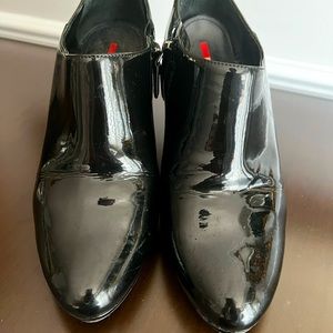PRADA heeled bootie, shiny patent leather size 8 US